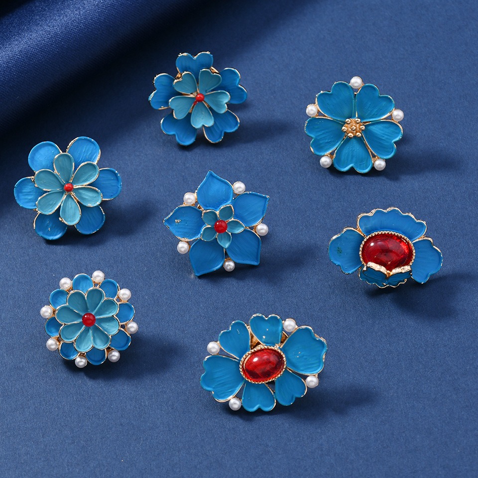 Vintage Fashion Wear - Vintage Enamel Blue Flower Brooch Elegant